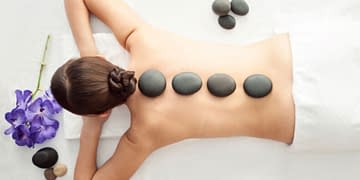 МАСАЖ С ВУЛКАНИЧНИ КАМЪНИ